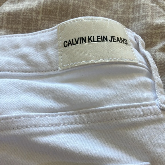 Calvin Klein Jeans White Denim Shorts (14) - Picture 6 of 12
